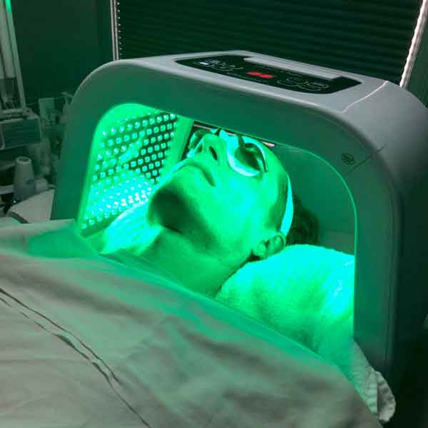 sharone-skin-specialist-led-light-therapy-green